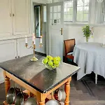 Hébergement de vacances Thatched House With A View Of The Baltic Sea Listed
