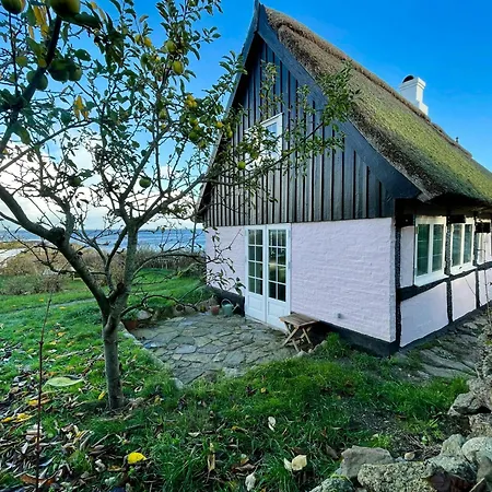 Thatched House With A View Of The Baltic Sea Hébergement de vacances Listed