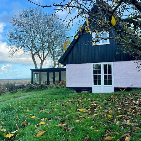Thatched House With A View Of The Baltic Sea Hébergement de vacances Listed